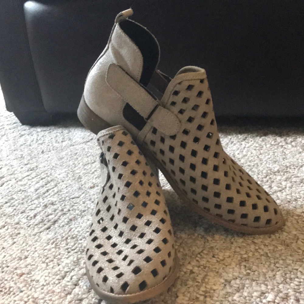 Musse & Cloud Booties size 10 US